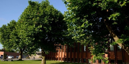 Næshøjskolen set fra Gl. Stillingvej